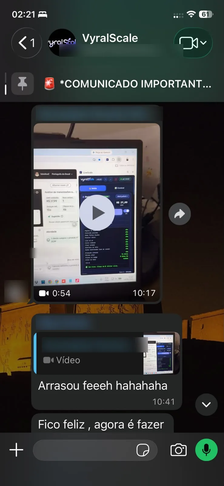 Cliente mostrando a LiveScale rodando ao vivo na tela dela